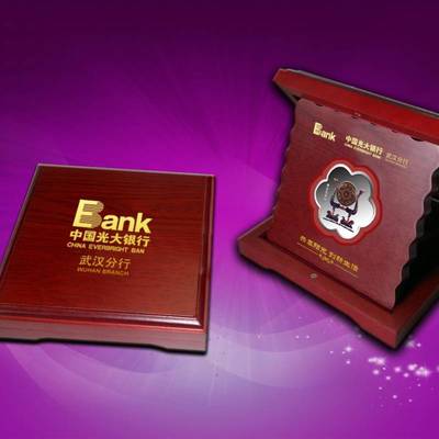 定制禮品與紀(jì)念幣 企業(yè)形象策劃與情感傳遞的藝術(shù)